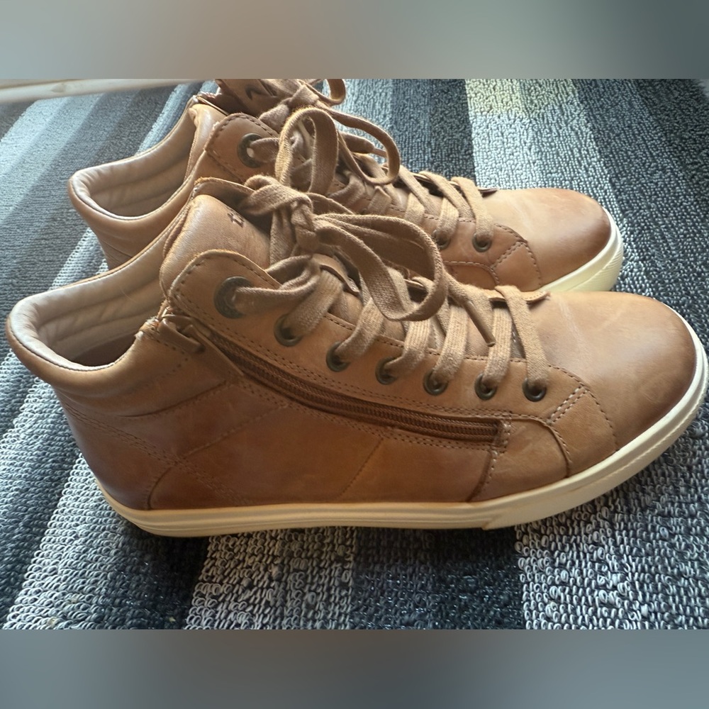 Women’s Taos Tan Leather High-Top Sneakers